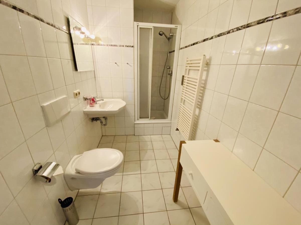 Mond, Am Warnemuender Kirchenplatz Appartement Rostock Buitenkant foto