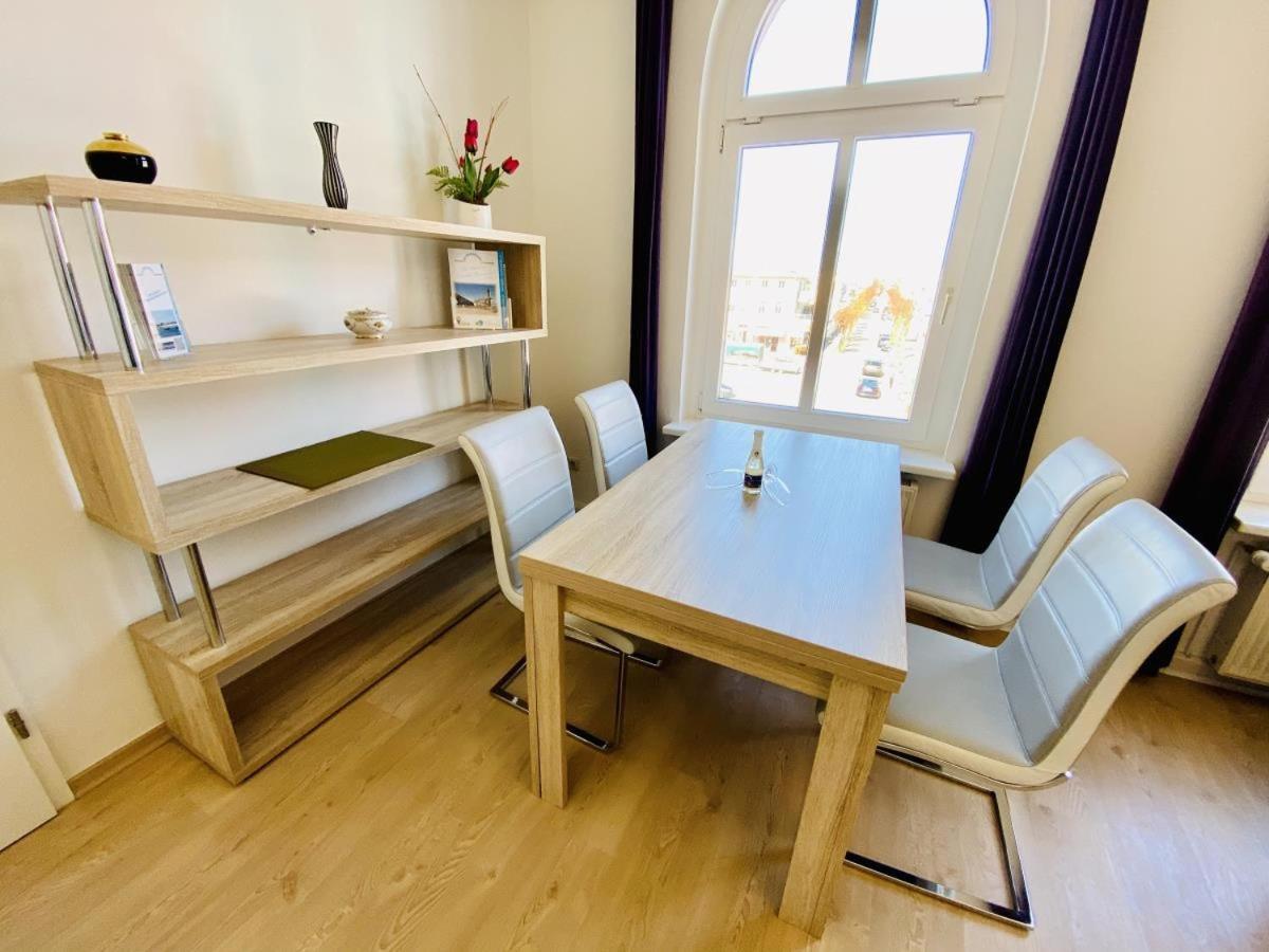 Mond, Am Warnemuender Kirchenplatz Appartement Rostock Buitenkant foto